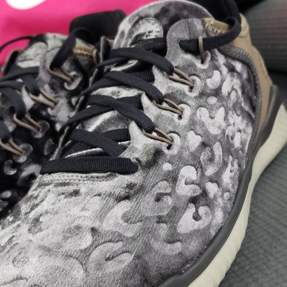 Nike Free RN '18 Wild Velvet Womens - Picture 2 of 8